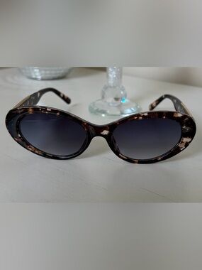 Tortoiseshell Oval Women's Sunglasses - Brown Gradient Lenses